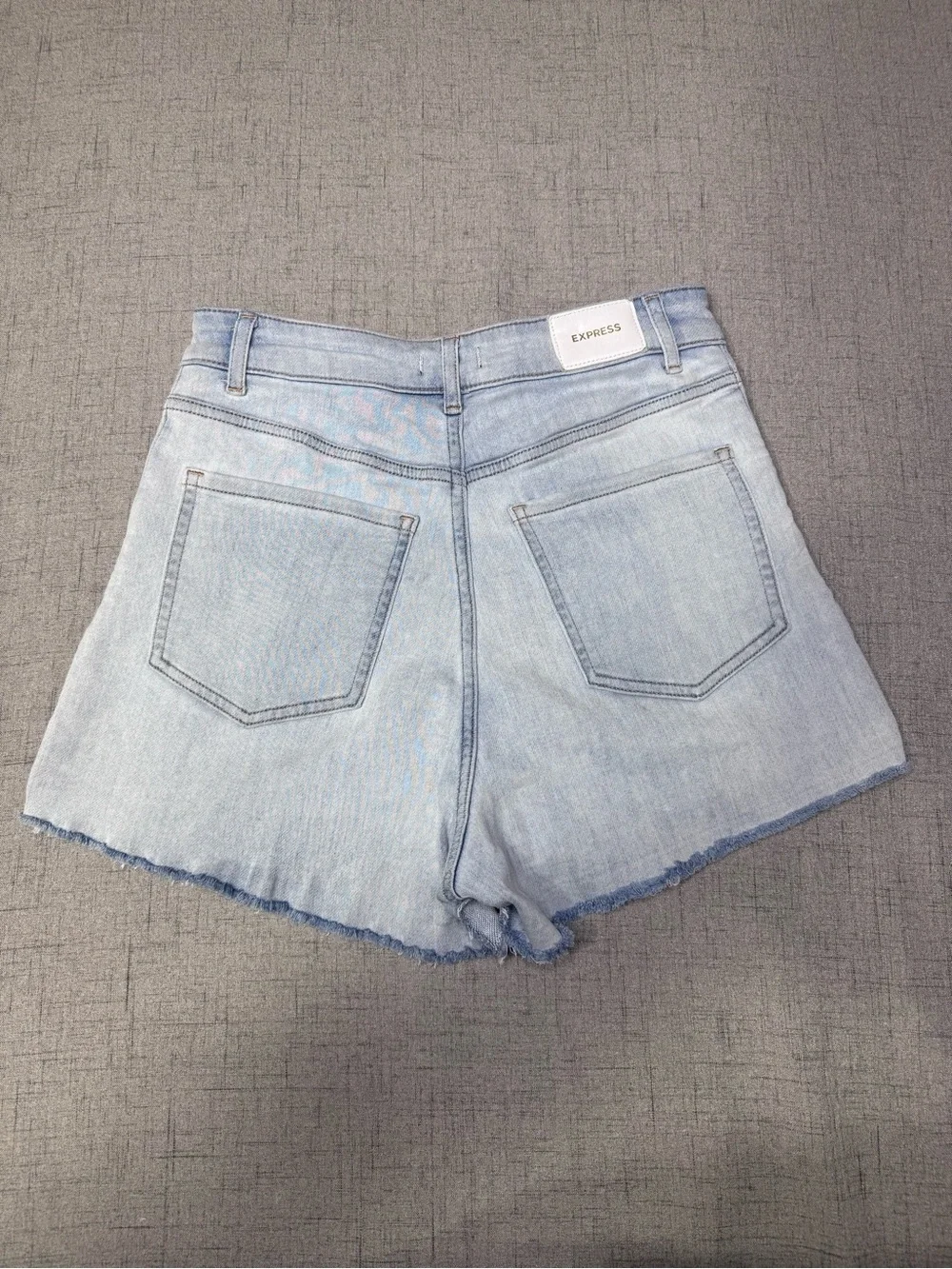 Express High Waisted Curvy Mom Jean Shorts  Light Wash Raw Hem 3” Inseam Size 6